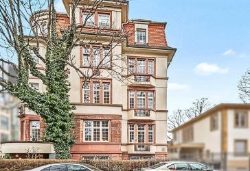 Frankfurt-Westend: Vermietete 4-Zimmer-Altbauwohnung mit Balkon - Attraktive Kapitalanlage