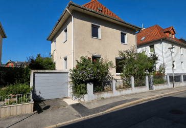 Solides Wohnhaus mit Entwicklungspotenzial in Stadtlage