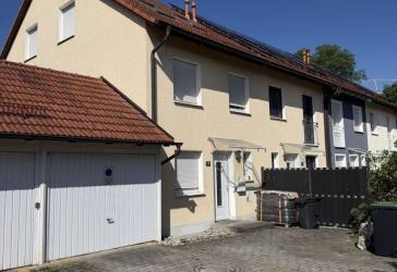 zu verkaufen: sehr gut aufgeteiltes Reiheneckhaus mit 6 Zimmern, Garten, Garage und Keller aus 2002