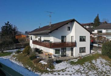 Großzügiges Zweifamilienhaus mit herrlichem Ausblick in Mitterfels