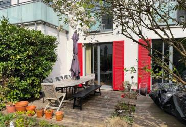 Moderne Wohnung über zwei Ebenen in Hamburg mit großzügiger Wohnfläche, Balkon und Tiefgaragenstellplatz!