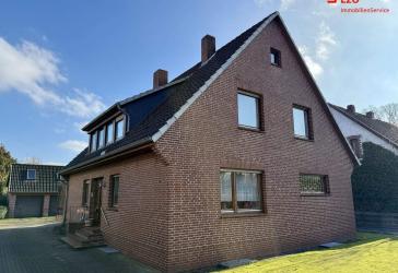 Zweifamilienhaus mit großem Grundstück und viel Nutzfläche