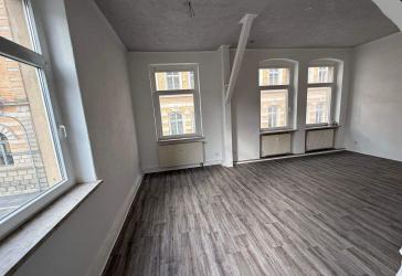 Erstbezug! Neu sanierte 4-Raum-Wohnung mit Balkon in der Greizer Neustadt