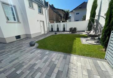 Prime Investment in Frankfurt - Fully Renovated Home with Stable Income