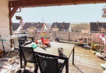 DHH mit großem Garten, Balkon und Garage