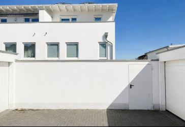 Moderne Doppelhaushälfte mit Wärmepumpe, Photovoltaik und hochwertiger Ausstattung