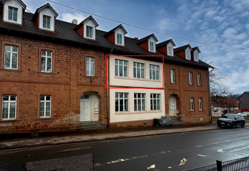 Lichtdurchflutete kernsanierte ETW in historischem, denkmalgeschützten Schulgebäude in Bliesen