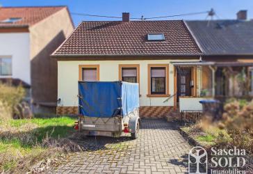 Kleines Handwerkerhaus in Elversberg mit Garten, Terrasse, Stellplatz & beheiztem Partyraum