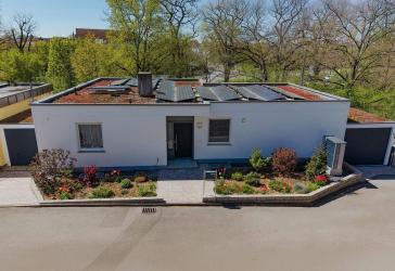 Zirndorf | Großzügiger 7-Zimmer-Bungalow in Stichstraßenlage - Wärmepumpe, PV & 2 Garagen