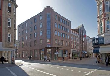 Innenstadtlage! Zentrale Büroräume im 2. OG mit Fahrstuhl in Elmshorn vermieten