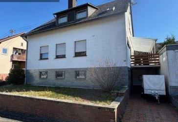 Schönes Einfamilienhaus oder Zweifamilienhaus mit Garten wartet aus SIE!
