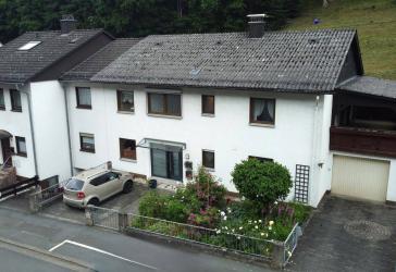 Familienfreundliches Einfamilienhaus mit separater Einliegerwohnung, Balkon und Garage