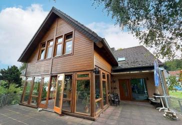 Großzügige Doppelhaushälfte mit Wintergarten, großer Terrasse und traumhafter Aussicht