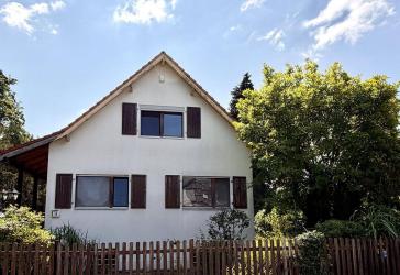 Freistehendes Einfamilienhaus mit Photovoltaikanlage auf sonnigem Grundstück in Berlin-Wittenau