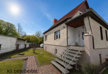 Schönes Einfamilienhaus mit Einliegerwohnung und Garagen in ruhiger Lage von Bad Langensalza
