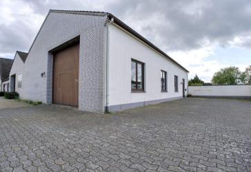 Lagerhallen mit Schiebetoren // beheizt // tolle Lage von Stuhr