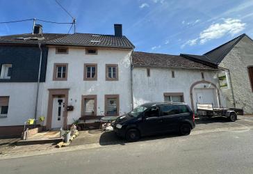 Einfamilienhaus mit Ausbaureserve, Garage und Garten in Oberweis