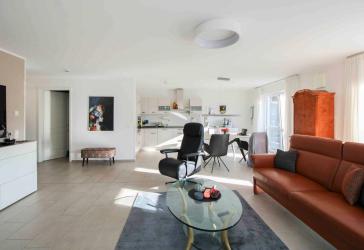 Komfort, jung & modern im Ortskern: 3-Zi.-Wohnung mit Tiefgaragenstellplatz