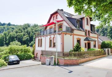 Eppstein: Großzügiges Wohnhaus mit Blicklage!