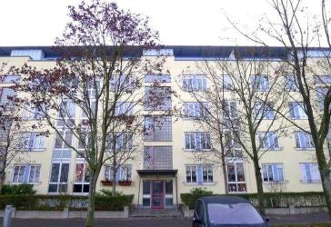 Provisionsfreie, modernisierte 3-Zimmer-Wohnung mit Wintergarten und Garagenbox, bezugsfrei