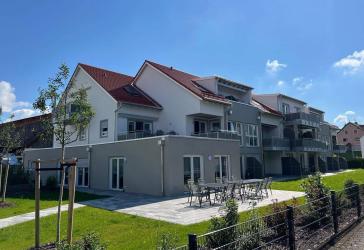 Sonnig-helle 2-Zi. Seniorenwhg. barrierefrei mit Lift; Terrasse, Carport