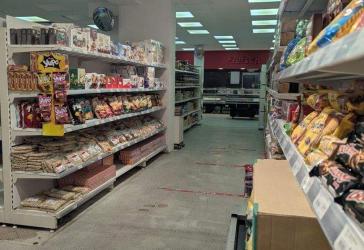 Lebensmittelgeschäft mit Frischfleischtheke am Dortmunder Hafen