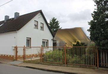 Solides Wohnhaus mit Potenzial und zusätzliche Nebengelasse für Hobby oder gewerbliche Zwecke in Blumberg