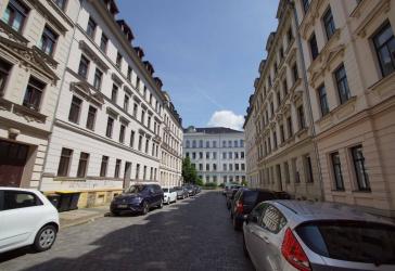 Solide Kapitalanlage - 2 Gewerbeeinheiten mit 3 Stellplätzen in ruhiger Hinterhauslage - vermietet