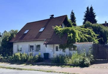 Sanierungsbedürftiges Einfamilienhaus in Dresden-Cossebaude