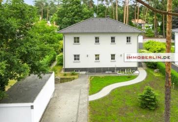 IMMOBERLIN.DE - Wohlfühllage! Großzügiges Einfamilienhaus mit Einliegerwohnung