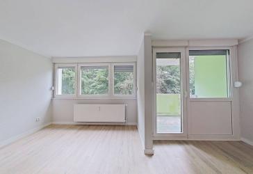 Moderne und hell gestaltete 3-Zimmer-Wohnung mit BALKON und EBK
