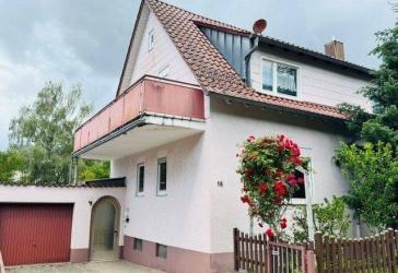 ruhige gelegenes 2 Familiendoppelhaus mit großem Garten