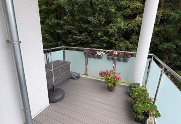 Zur Selbstnutzung! barrierearme 4-Raumwohnung mit Vollbad, FB-Hzg., HWR, Kamin und Süd-Balkon