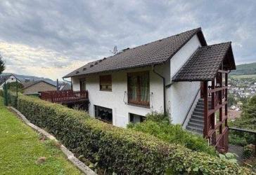 Hochwertiges Zweifamilienhaus in schöner Höhenlage von Plettenberg