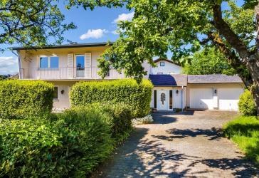Großzügiges Zuhause für Familien mit Garten, Anbau und Doppelgarage