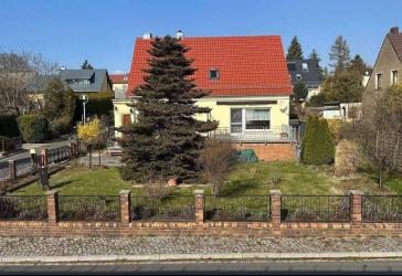 Eigenheim in schöner Südlage in einer der gefragtesten Lagen Dresdens auf großen Grundstück