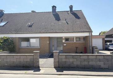 PROVISIONSFREI für Erwerber: Unterkellerte Doppelhaushälfte mit überwiegend ausgebautem Dachgeschoss und Garage