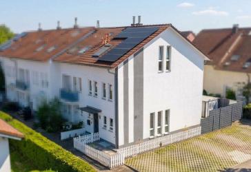 Reihenendhaus mit PV-Anlage, Batteriespeicher & Wallbox - VIRTUELLE 360°-Tour verfügbar!