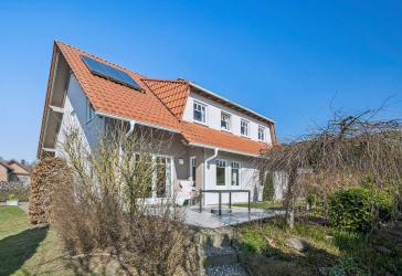 Exklusives und modernes Mehrgenerationenhaus im ruhigen Allendorf-OT Rennertehausen