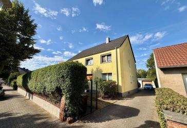 Freistehendes Zweifamilienhaus mit schönem Garten und Ausbaupotenzial in Gladbeck