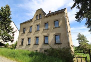 Massives, leerstehendes Mehrfamilienhaus in schöner Lage