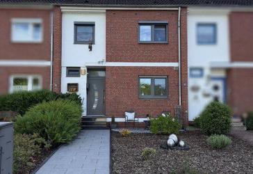 Ankommen und Wohlfühlen - Saniertes Reihenhaus mit großem Pool