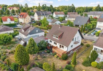 Gepflegtes 2-Familienhaus auf großzügigem Grundstück