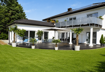 PRIVATES REFUGIUM. MITTEN IN STRAUBING. 227 m² Wohnkomfort, eigener Garten und privater Pool.