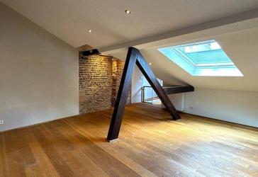 Hochwertig sanierte Maisonette-Wohnung auf dem St. Johanner Markt