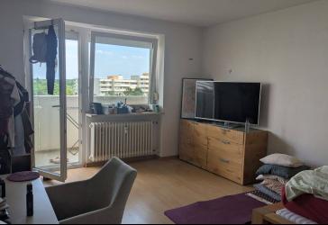 großes helles WG Zimmer (Frauen)