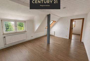 Wohnen in ruhiger Lage * 3 Zimmer Dachgeschosswohnung mit Stellplatzoption *