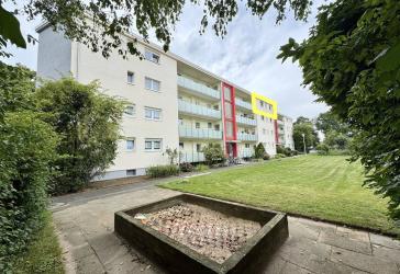 Toplage Neuss: Investieren Sie in eine modernisierte 3-Zimmer-ETW mit Loggia