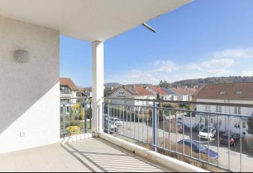 Rückszugsort mit Südbalkon: 3,5-Zi.-Wohnung in Warmbach