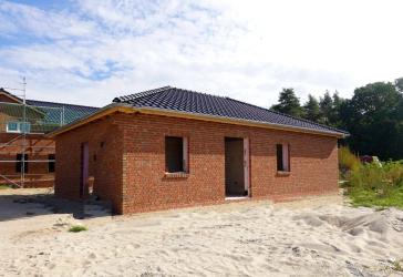 Provisionsfrei! Neubau-Bungalow mit Wärmepumpe & PV – Bezug 11/2026